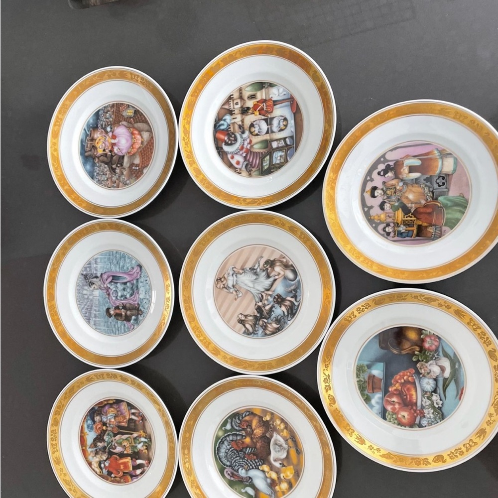 Decorative Gold-Trimmed Plates Set